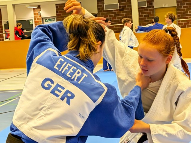 PXL_20251024_181600408