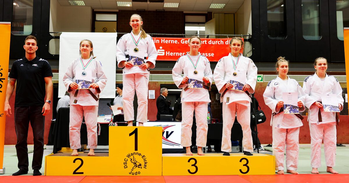 Greta Lage Siegerehrung 3. Platz bis 57 kg