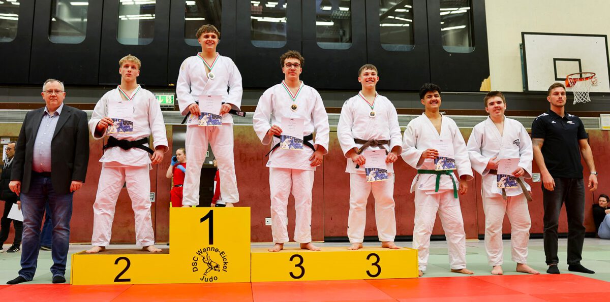 Julian Graeber Siegerehrung 3. Platz bis 90 kg