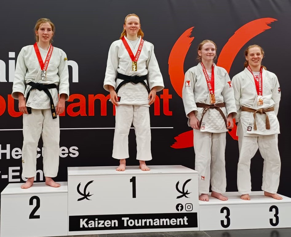 Siegerehrung Lena Busiek 1. Platz – 52 kg (2)
