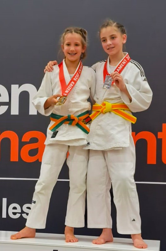 Zwei glückliche Medaillengewinnerinnen Malia Focke Goldmedaille und Darja Kunz Silbermedaille