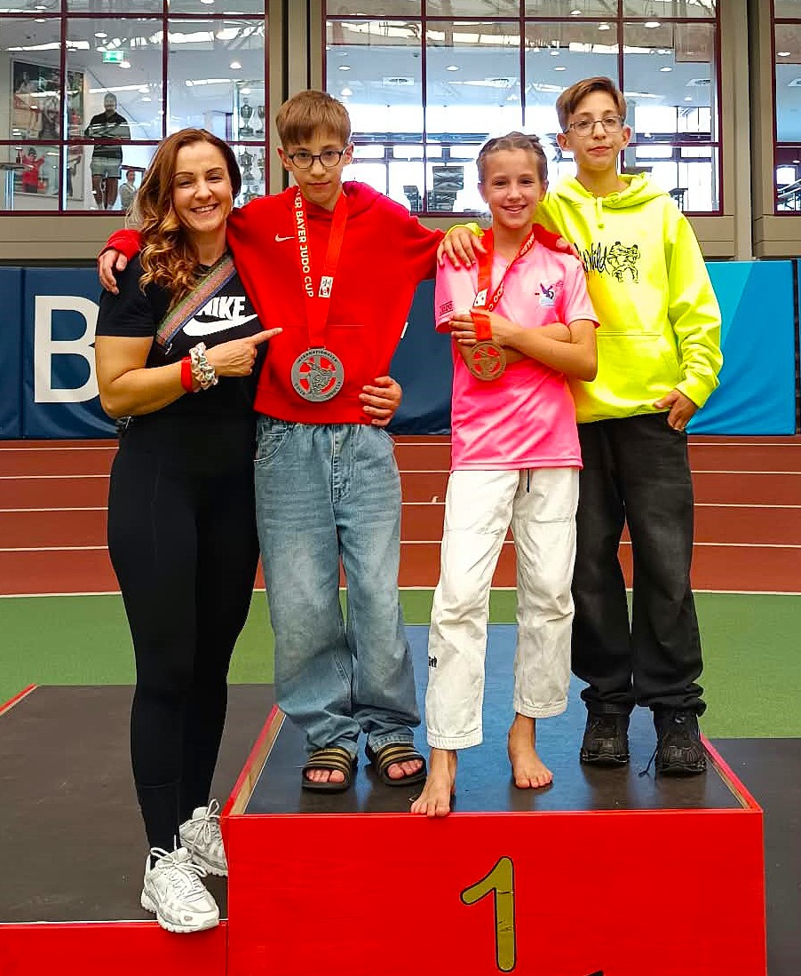 Die Focke-Bande Trainerin Waselina, Kilian, Melina und Elias