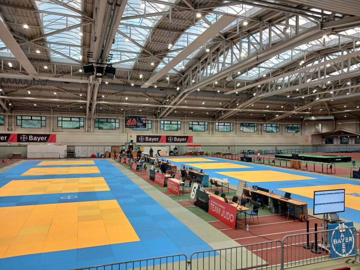 Die Leichtathletikhalle in Leverkusen mit 8 Matten für über 1000 Teilnehmer